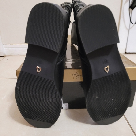 Shoes - Picture 5 of 6